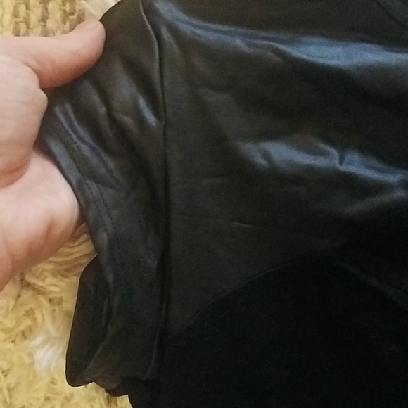 HKR Faux Leather top size medium le - Picture 3 of 5